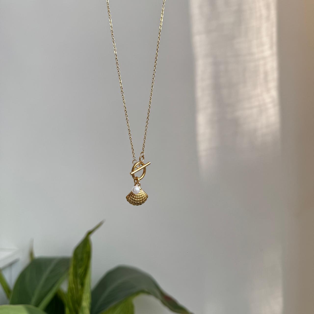 Seashell Pearl Loop Pendant